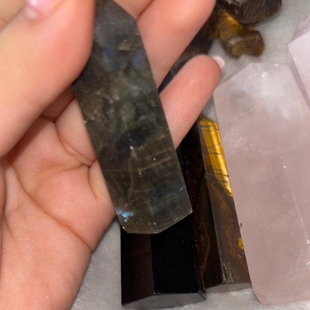 Crystal Point Collection with Bear Figurine - Picture 2 of 11